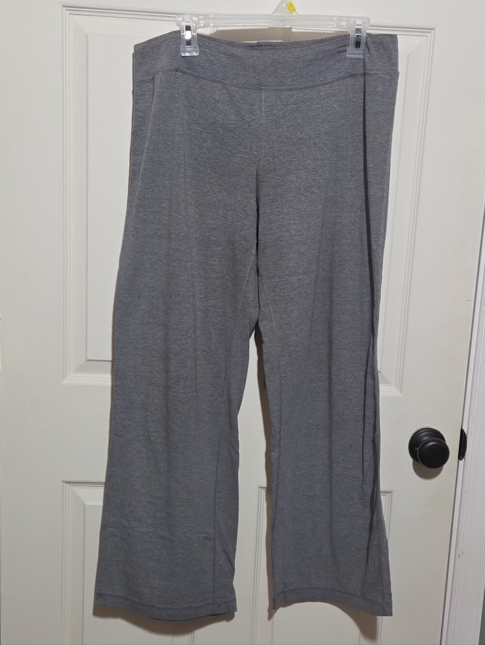 Danskin Now light grey leggings